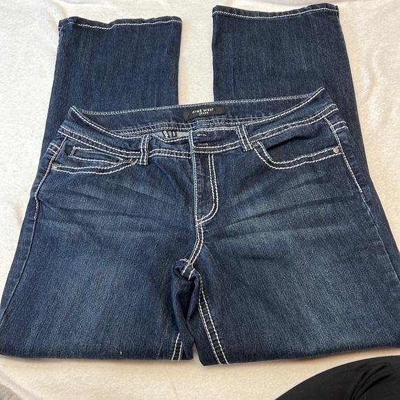 Nine West Jeans in Dark Wash Denim in Size 12. NWOT. Thick detail stitching - Picture 1 of 7